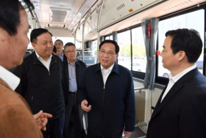 中國首條全智能充電弓BRT線路在上海運行