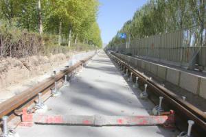 德令哈新能源現代有軌電車全線貫通