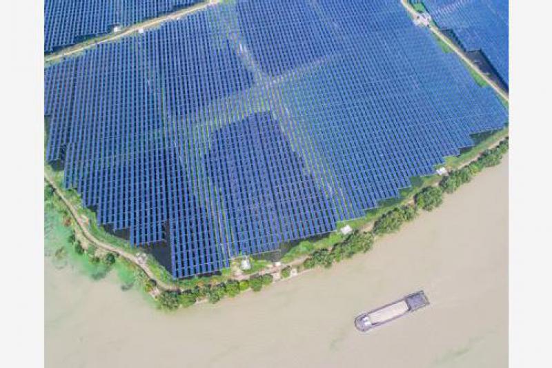 遭遇政策“急剎車” 光伏產(chǎn)業(yè)再現(xiàn)震蕩