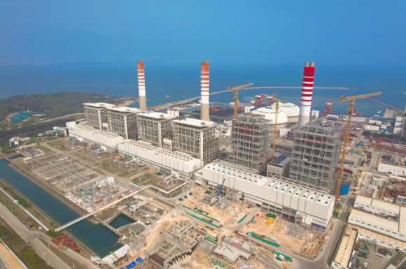 中國能建建筑集團華能海門百萬項目5號機組高廠變順利吊裝就位